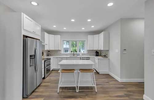 Saint Albans House | Serene 4BD/4BA Countryside + HotTub by Lake & Golf