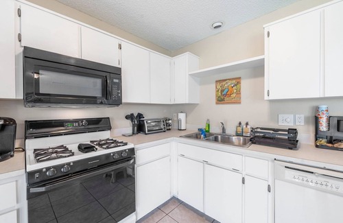 Brandon House | Serene 4BR Lakeside Retreat - Fire Pit & Comm Pool