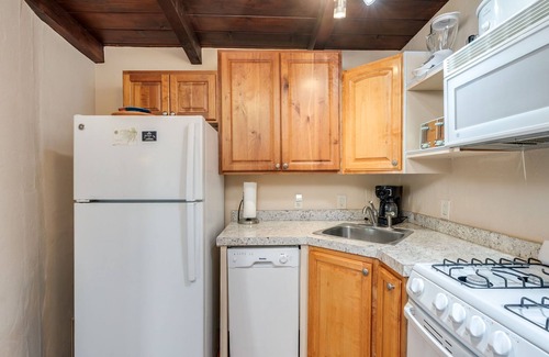 Tucson House | Serene and Charming, Private, Immaculate, Central, 2/1.5 Back yard and Pool