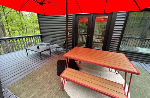 Thompson Ridge House | Serene and modern Woodland Retreat, Hudson Valley & Catskills