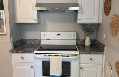 Mystic - New London Apartment | Serene Apartment-5 Min walk to attractions in Mystic-Private Deck!