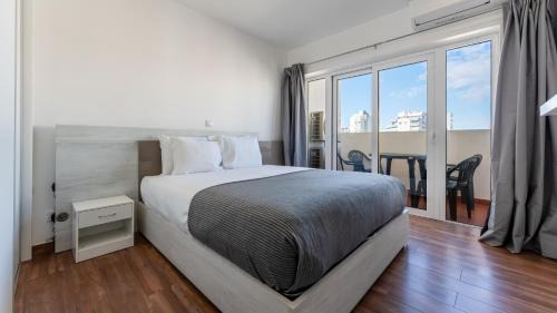 Praia da Rocha Apartment | Serene Blue 1 BDR Flat With Balcony by LovelyStay