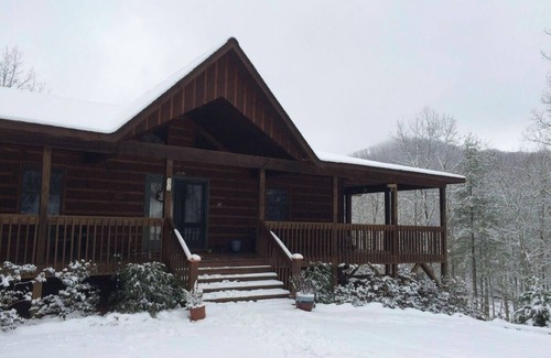 Unaka Cabin | Serene Blue Ridge-Ocoee cabin, FULL porch, fireplace, pool table, pet friendly