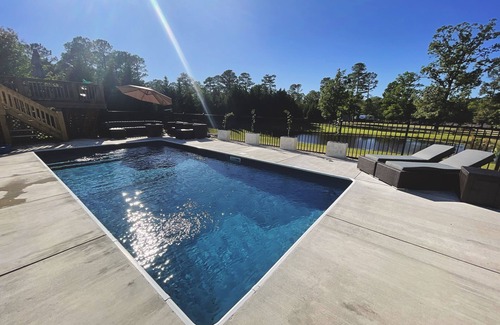 West End House | Serene Farm cottage on 2acres. Minutes from golf courses/dining/shopping W/pool