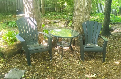 Hamilton House | Serene Forest Retreat with King Bed and Fireplace