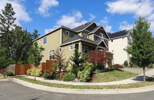 Bonny Slope House | Serene Haven Heights on Kinsley Terrace #41862