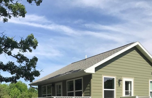 Green Lake Cabin | Serene Hilltop Escape - Lake Views!!