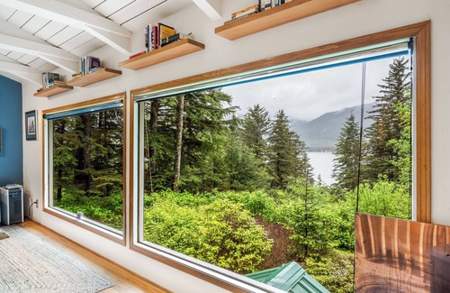 Juneau House | Serene Home with Ocean View
