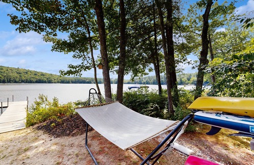 Casco House | Serene Lakefront Lodge with Private Beach, BBQ Grill, Dock and Game Room