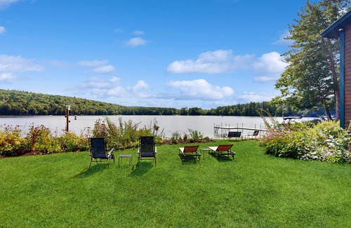 Casco House | Serene Lakefront Lodge with Private Beach, BBQ Grill, Dock and Game Room