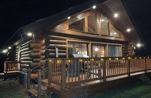 Bruce Crossing Cabin | Serene Log Cabin Getaway! Close to Hiking, Snowmobile And Four Wheeler Trails.