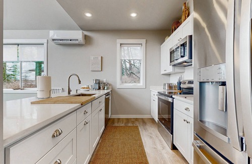 Lummi Island House | Serene Lummi Island Retreat with hot tub, stunning water & Mt. Baker Views