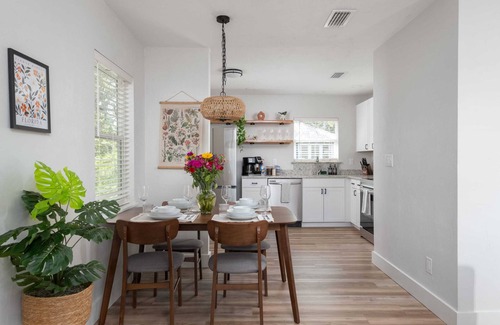 University Heights House | Serene Place Complex - Walk to UF - Free Parking
