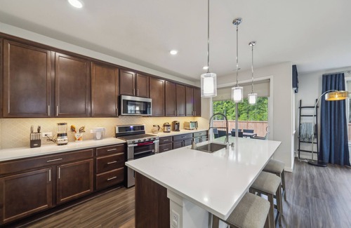 Port Orchard House | Serene Port Orchard Retreat: 3BR 3BA with Trails and Amazing Views