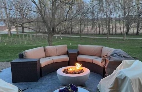 Butte Des Morts House | Serene property close to EAA