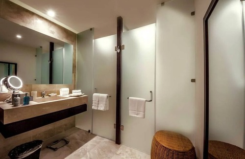 La Cruz de Huanacaxtle Resort | Serene Resort Junior Suite with King bed & Sofa bed- Jungle and Ocean Views