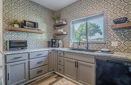 Fruita House | Serene Retreat: Darts, Pool Table & Hot Tub!