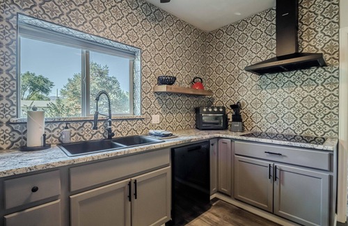 Fruita House | Serene Retreat: Darts, Pool Table & Hot Tub!