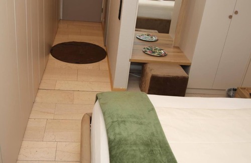 Bad Salzuflen House | Serene Retreat in Bad Salzuflen Cozy Guest Room with 1500m² Grounds