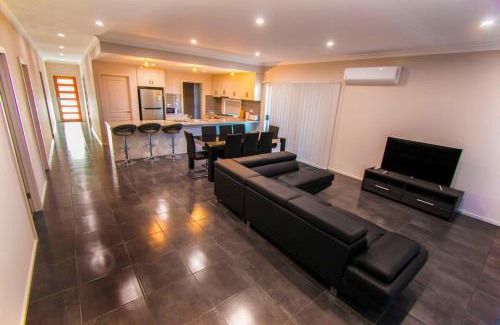 Seymour House | Serene Shores
