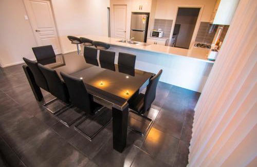 Seymour House | Serene Shores