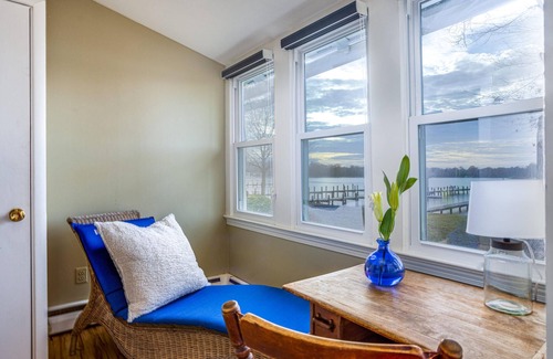 Croom Cottage | Serene spot, West River dock, sunsets, the Bay, only 40 min from Alexandria, DC.
