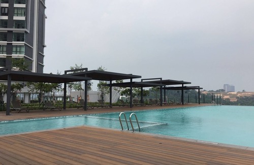 Cyberjaya Apartment | Serene Stay @ Cyberjaya with Netflix | Near KLIA