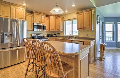 Sterling House | Serene Sterling Getaway, Near Palisade State Park!