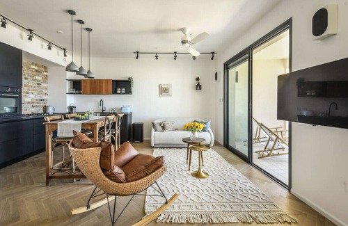 Jaffa Apartment | Serene Studio Apt w Balcony Overlooking the Sea