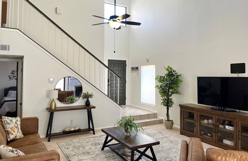 El Paso House | Serene Townhome with Mountain Viewnn