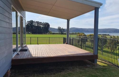 Saratoga House | Serene Waterfront GuestHouse- Views & Vibes