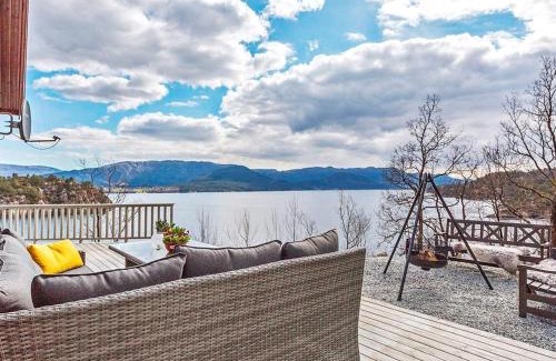 Sveio House | Serene Waterfront Retreat-By Traum