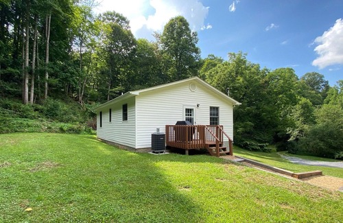 Roan Mountain Cottage | Serenity and Seclusion in Roan Mountain, TN