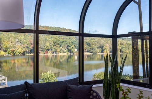 South Salem Cabin | Serenity Awaits at this Cozy Lakeside Bungalow