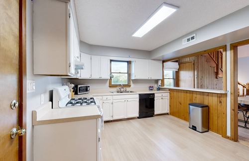 Buxton House | Serenity by the Lake-Spacious decks, peaceful retreat, and beachside bliss await