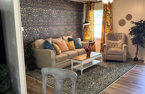 Covington House | Serenity Escape- 1/2 mile from the square