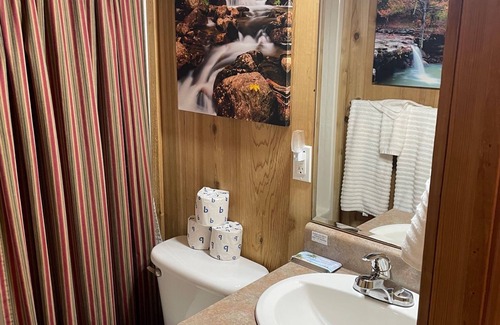 Branson Cottage | Serenity Falls Cabin includes 2 bedrooms (1 with a queen size bed and 1 with a full size bed), 1 fut