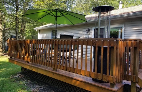 Jim Thorpe Cabin | Serenity & Fun Cozy Pocono Cabin! Family Friendly Beach/Lake/Pool and WIFI