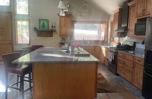 Carson City Bed & Breakfast | Serenity Now! Enjoy peace, comfort & wildlife viewing close to Tahoe & downtown