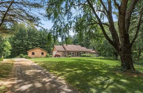 Johnstown Cabin | Serenity on Seven Acres - Luxurious Log Cabin
