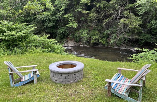 Valatie House | Serenity on Stony Kill: 3BR Creek Front Cottage