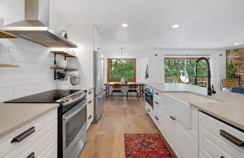 Georgetown House | 'Serenity On The San Gabriel' Pet-Friendly! Riverfront! Kayaks! Bikes!