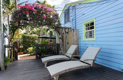 Old Northwood Historic District Cottage | Serenity Retreat Minutes to the Beach, Guesthouse