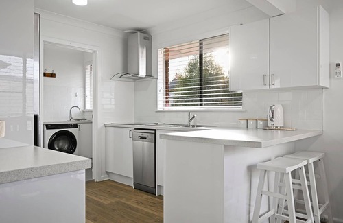 Orange East House | Serenity - Short Drive to CBD, Firepit