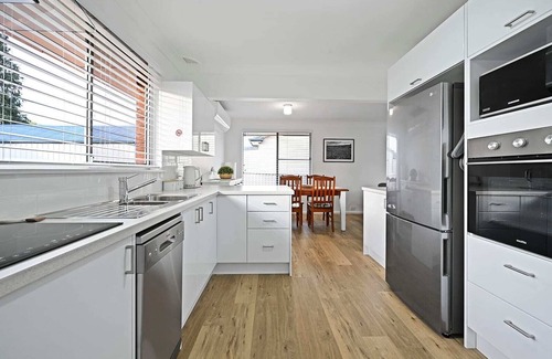 Orange East House | Serenity - Short Drive to CBD, Firepit