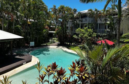 Noosaville Apartment | Serenity style and space in tropical surrounds