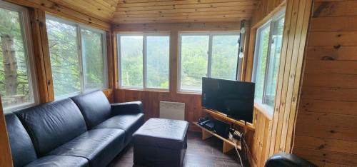 Huberdeau House | Serenity Tree house on the lake