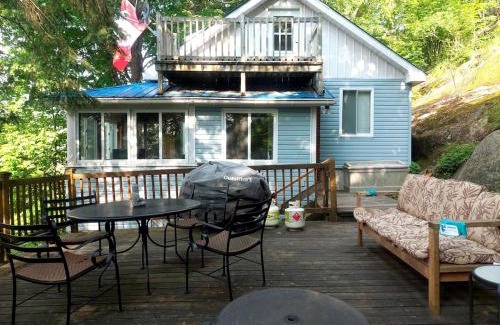 Huberdeau House | Serenity Tree house on the lake