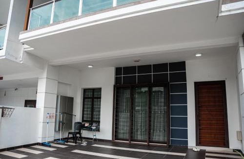Tebrau House | Seri Austin Landed GameHaus 16pax BBQ Mahjong by Our Stay