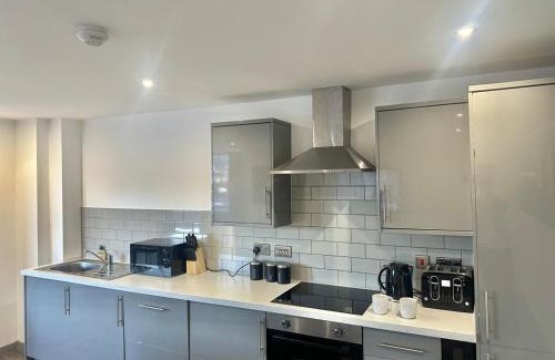Yeadon Apartment | Serviced 2-Bedroom Flat by Brookland Stays Short Lets Leeds with Free WiFi